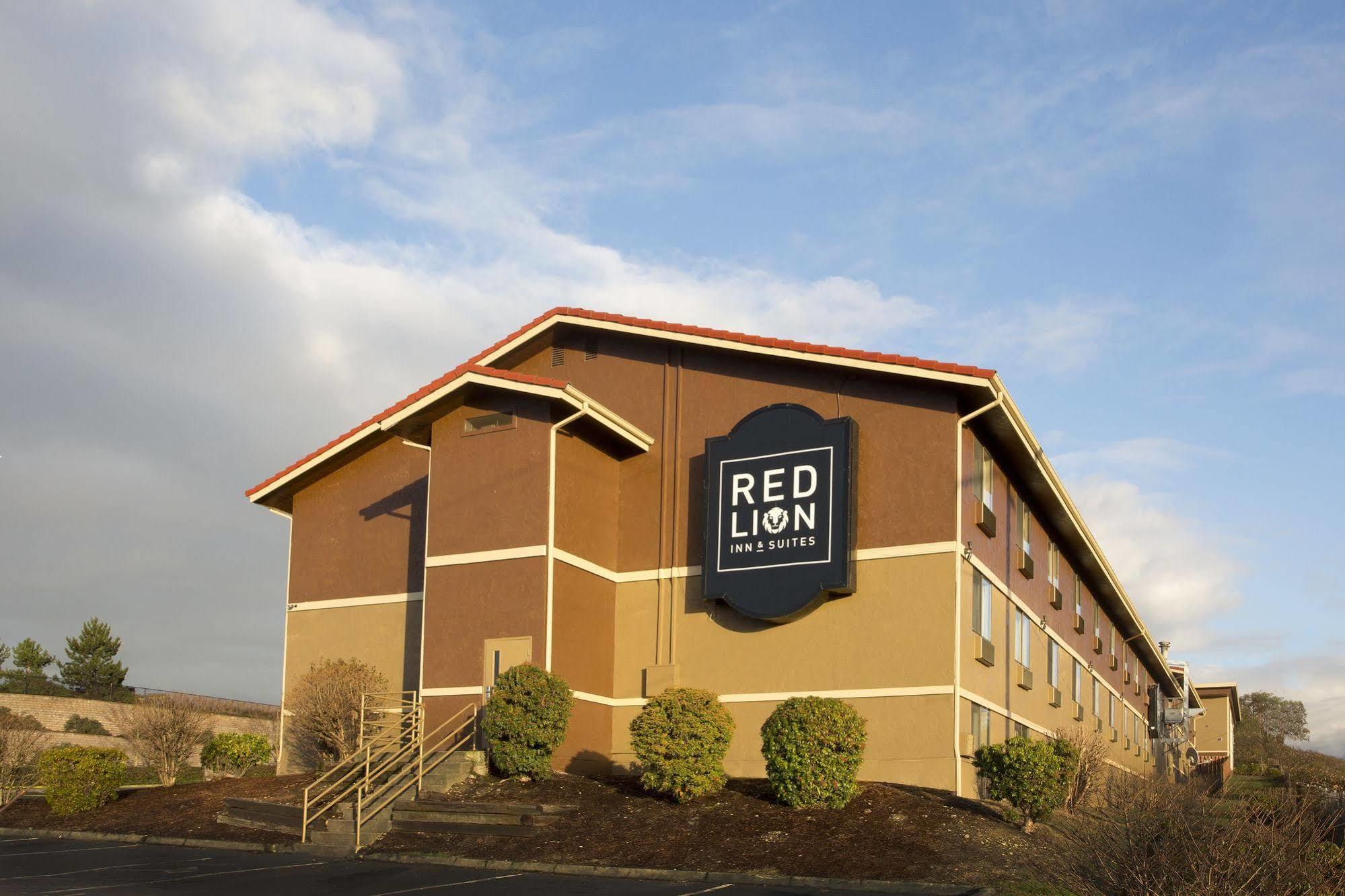 Red Lion Inn And Suites Federal Way Eksteriør billede